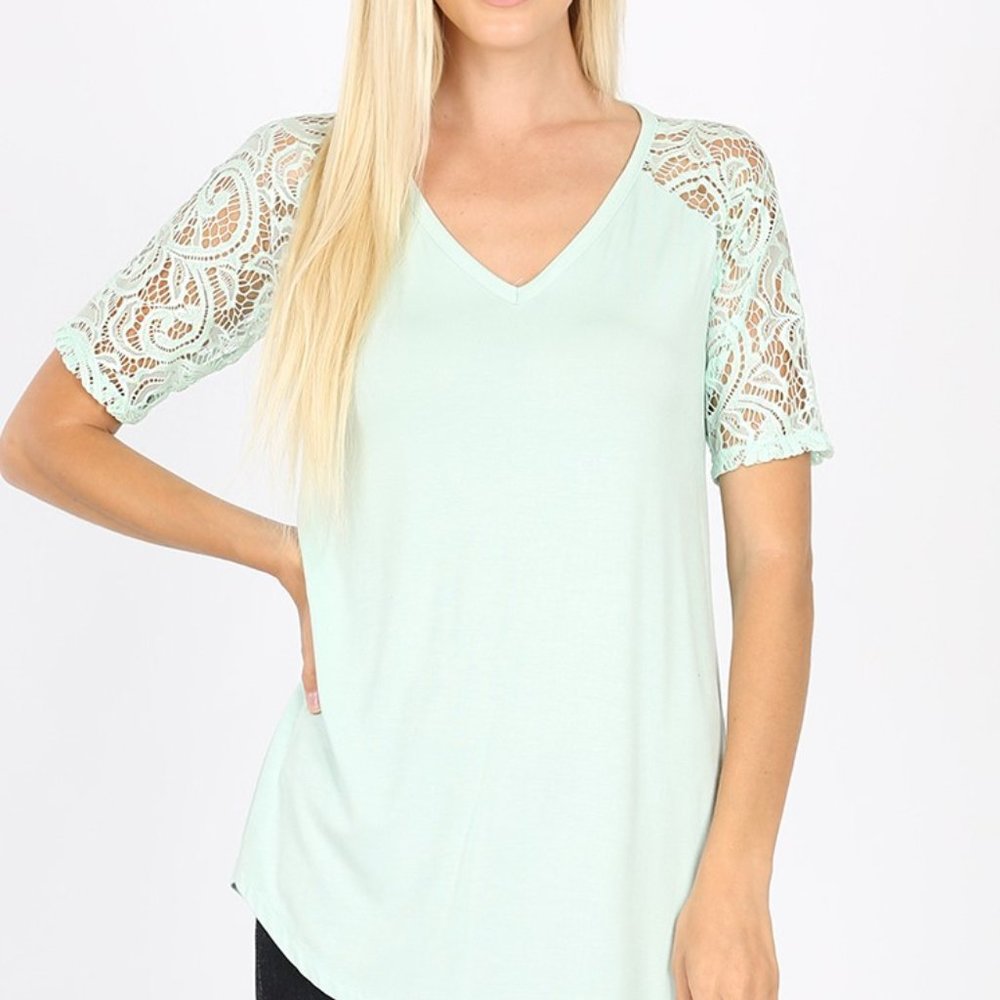 LUXE RAYON LACE SHORT SLEEVE V NECK ROUND HEM